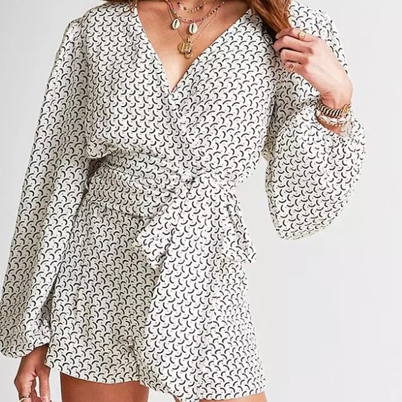 NWOT Billabong Linen blouse - Picture 2 of 5